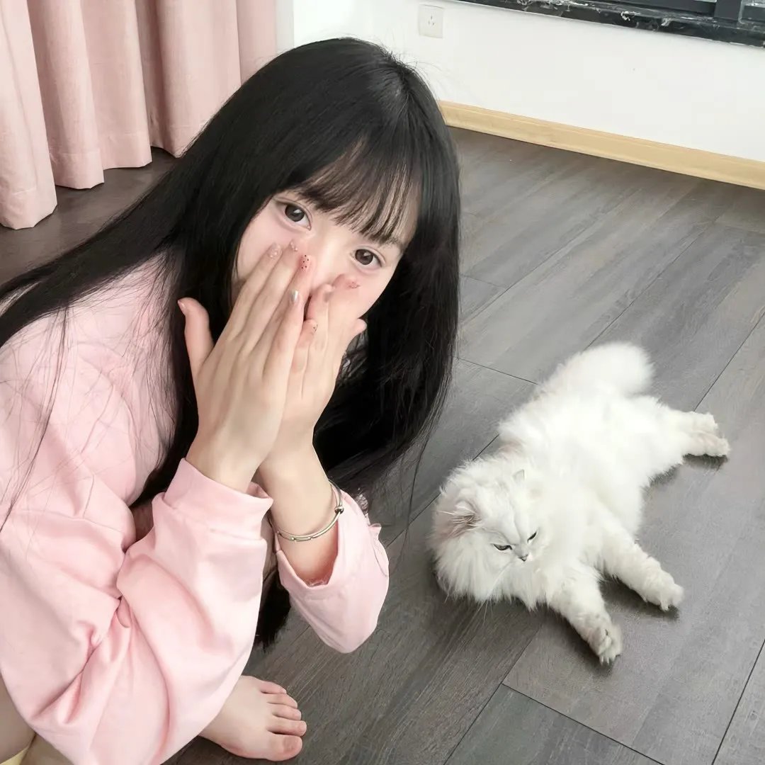 黑衣女孩